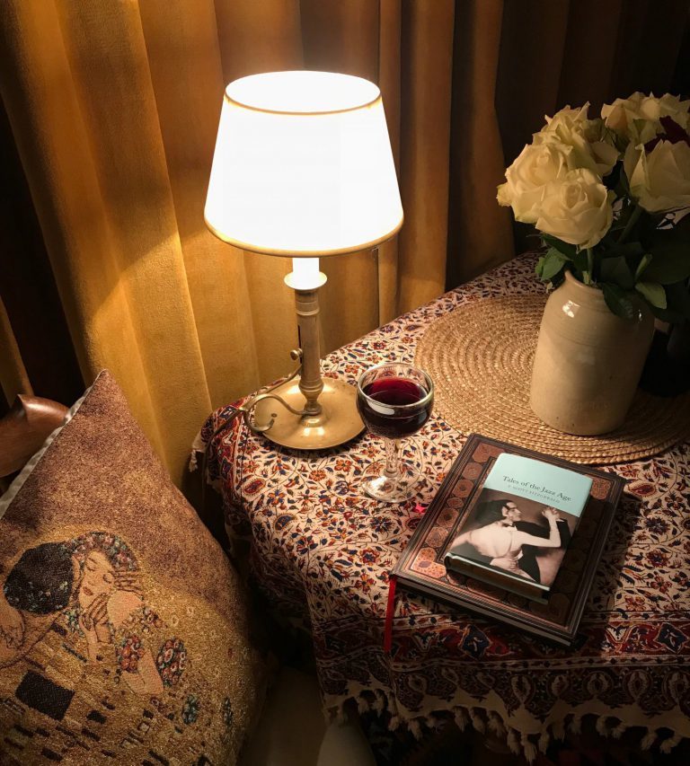 Table lamp flowers Book